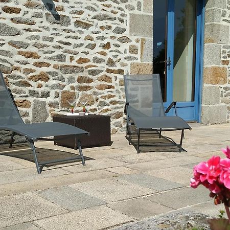 La Maison Bleue Saint-Sauveur-des-Landes Exteriör bild