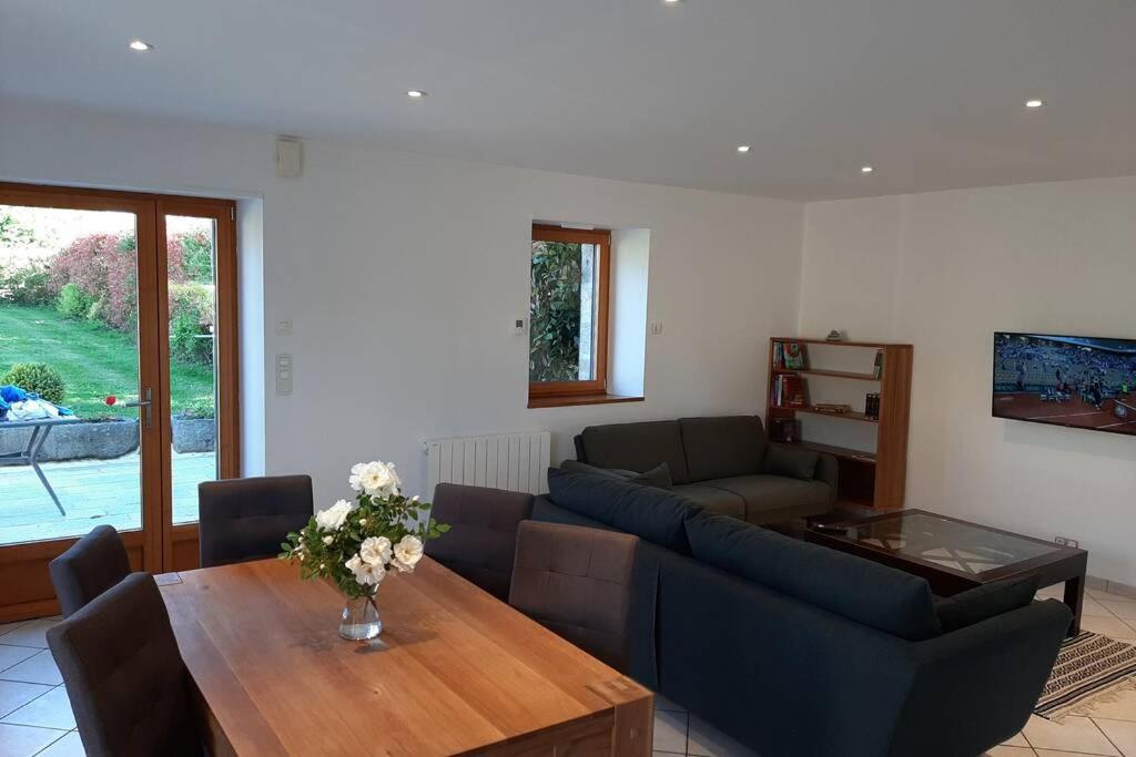 La Maison Bleue Saint-Sauveur-des-Landes Exteriör bild