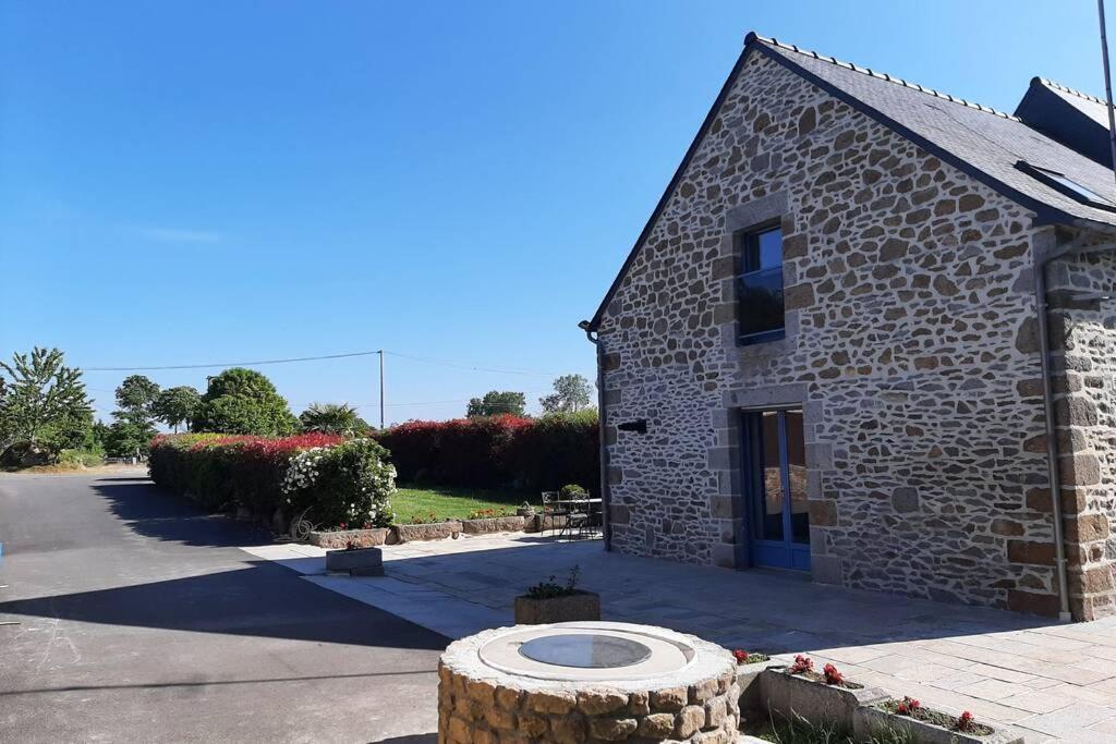 La Maison Bleue Saint-Sauveur-des-Landes Exteriör bild