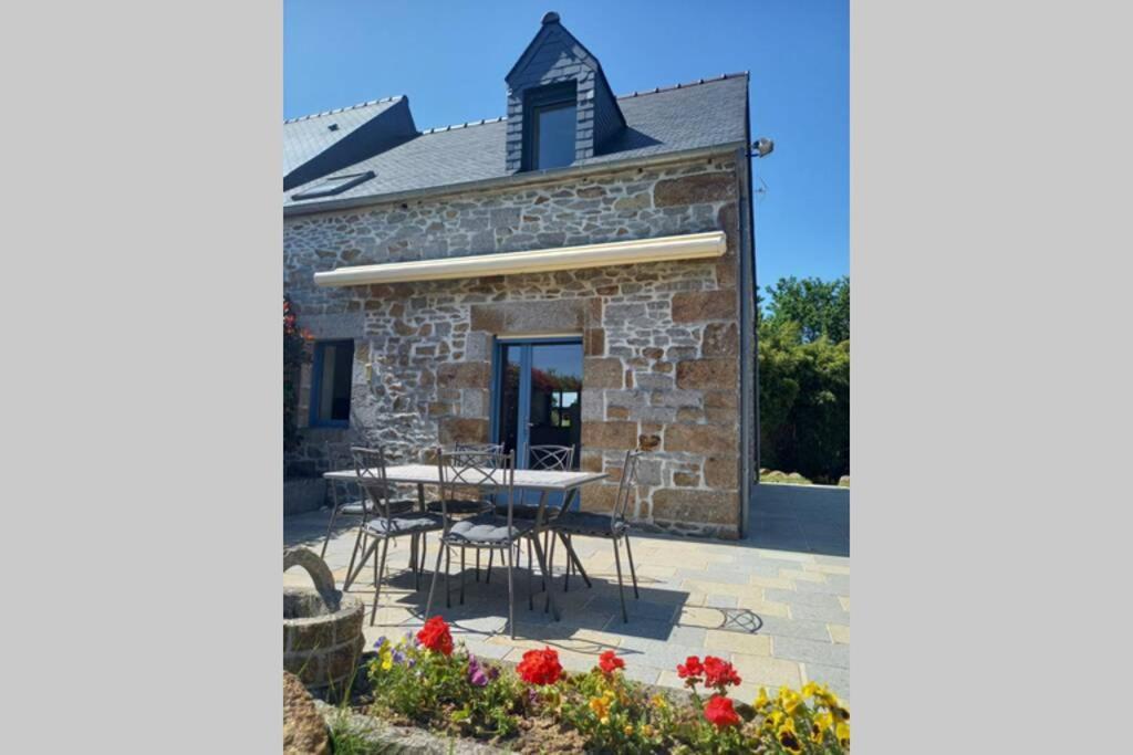 La Maison Bleue Saint-Sauveur-des-Landes Exteriör bild
