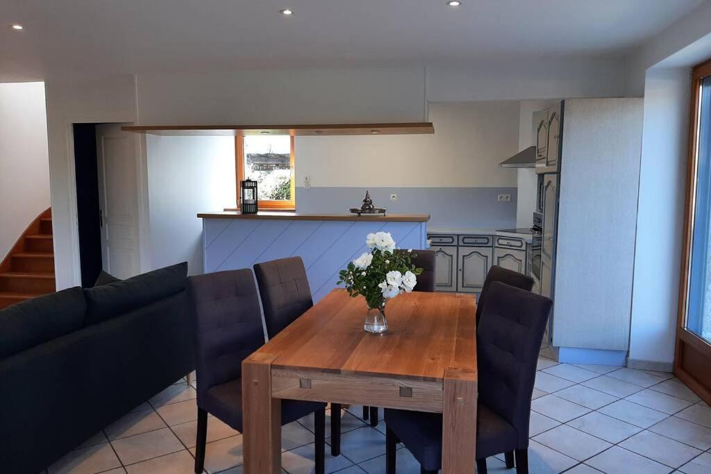 La Maison Bleue Saint-Sauveur-des-Landes Exteriör bild