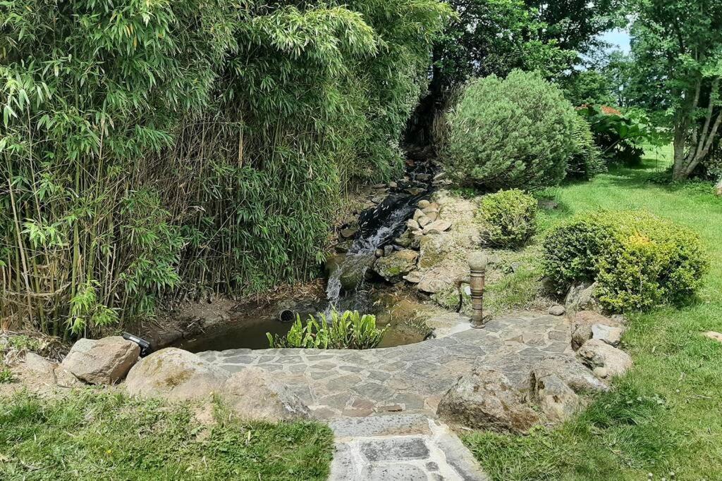 La Maison Bleue Saint-Sauveur-des-Landes Exteriör bild