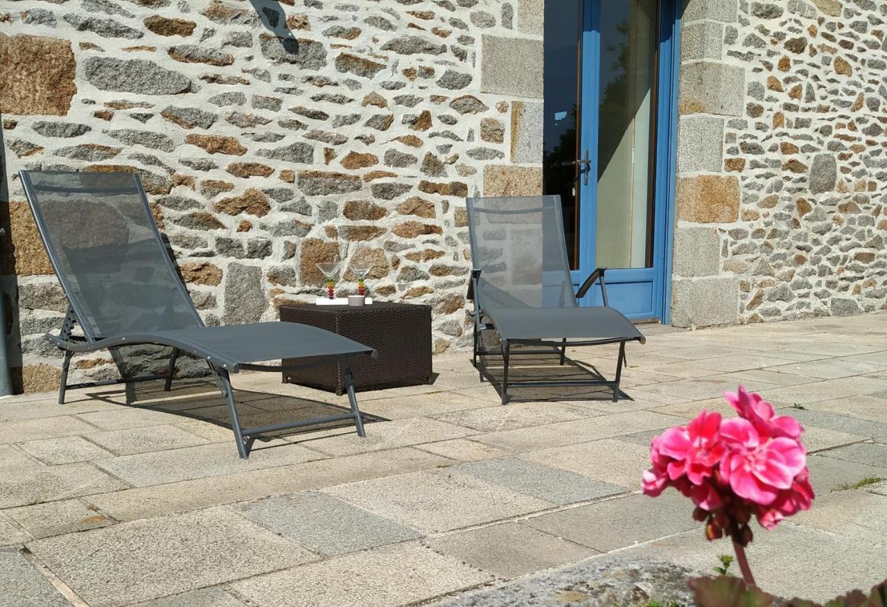 La Maison Bleue Saint-Sauveur-des-Landes Exteriör bild